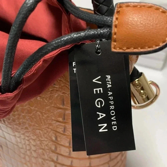 VEGAN LEATHER Purse, bag. Comes w/crossbody strap & matching wallet. - Picture 4 of 6